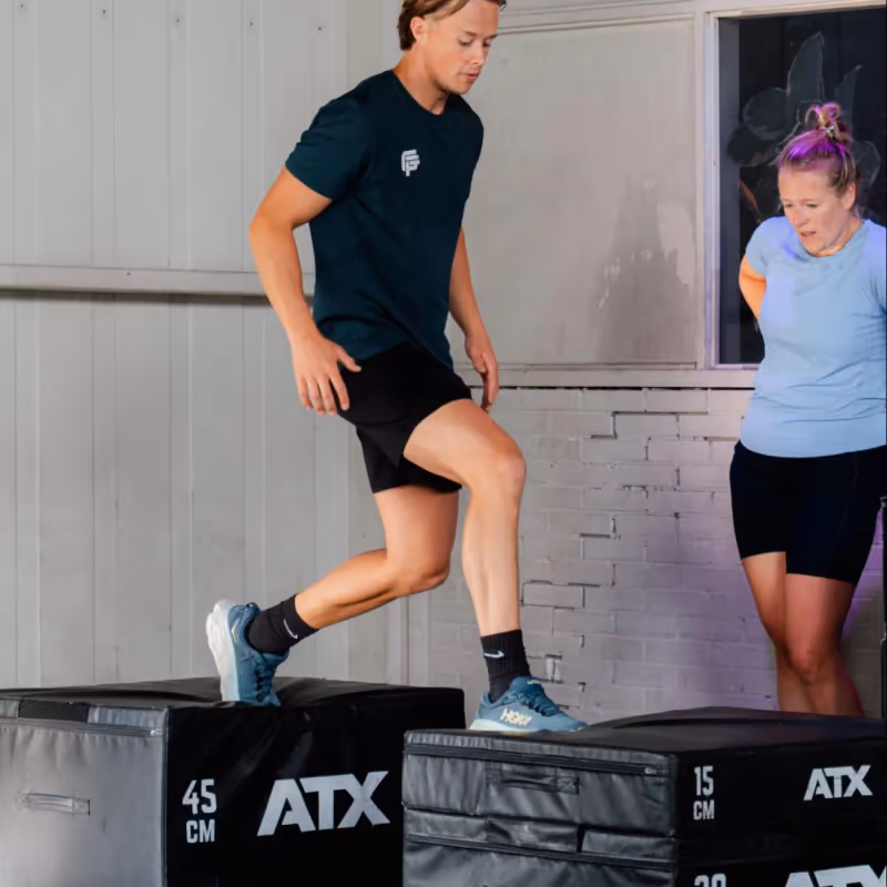 Sporter traint explosiviteit tijdens een High Performance traject in Groningen