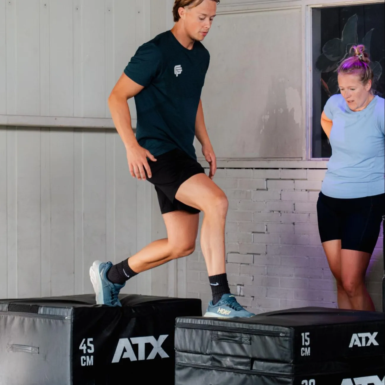 Sporter traint explosiviteit tijdens een High Performance traject in Groningen