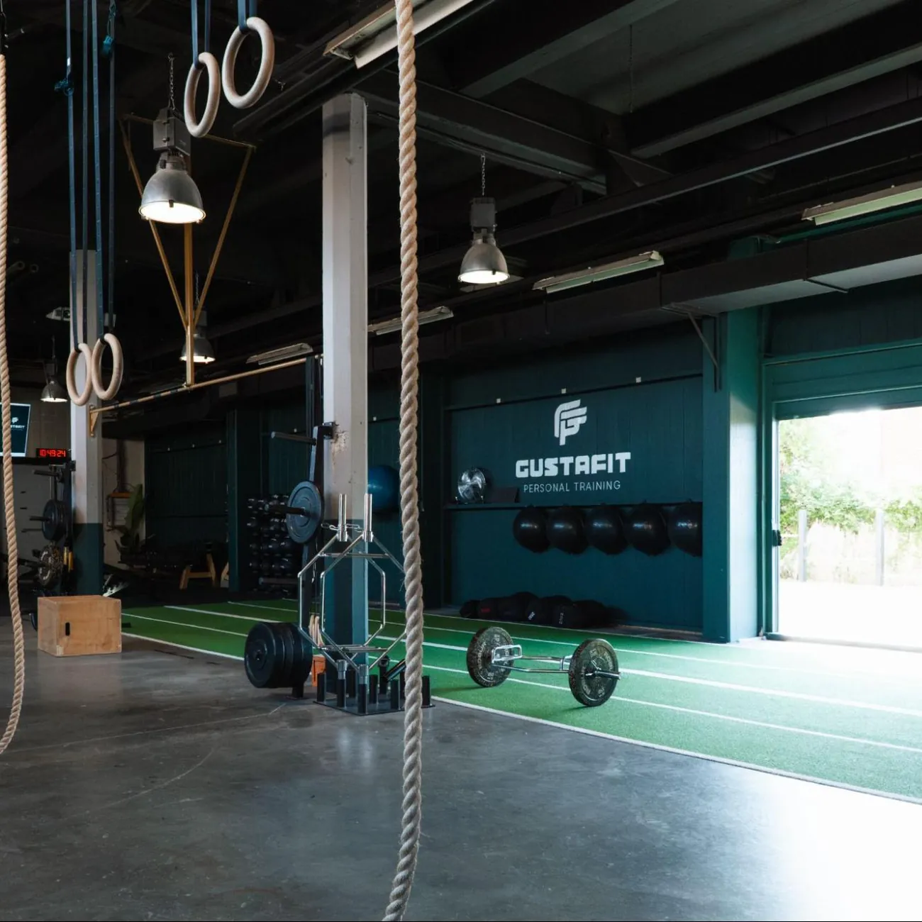 Trainingsruimte van Gustafit in Groningen waar sporters worden getapet en begeleid